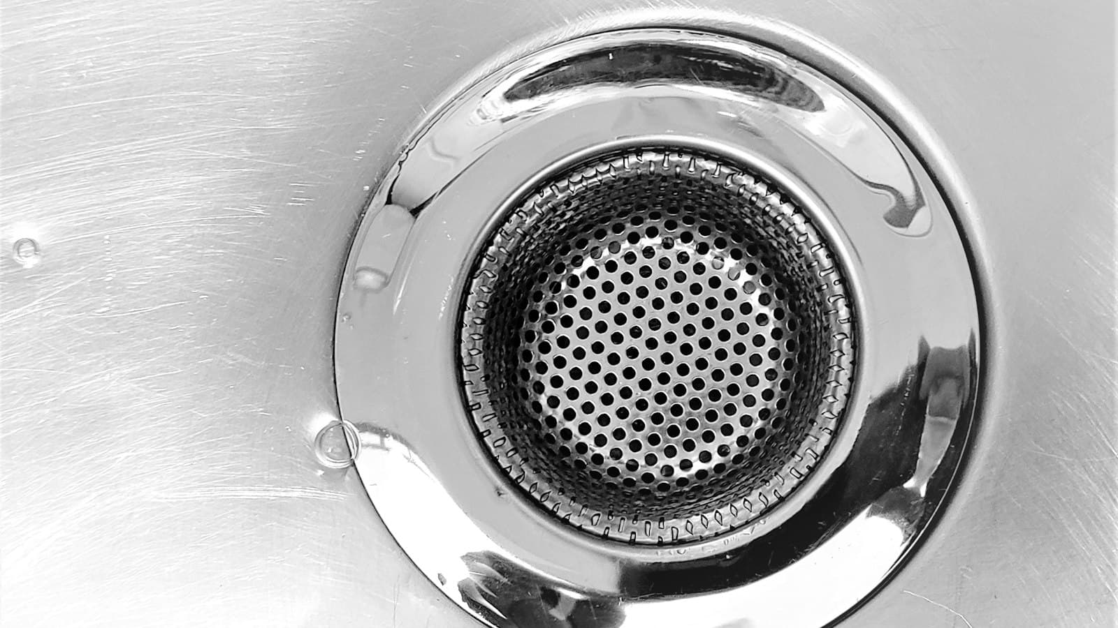 Lavabo Gideri Kokuyor ya da Yavaş Akıyor: Sifon Temizliği ve Değişimi
